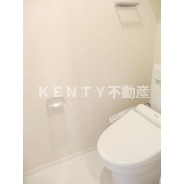 トイレ　落ち着いた色調のトイレです