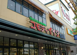 スーパー　コモディイイダ　食彩館桜川店（スーパー）まで300m