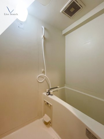 バス・シャワールーム　コンパクトで使いやすいお風呂です