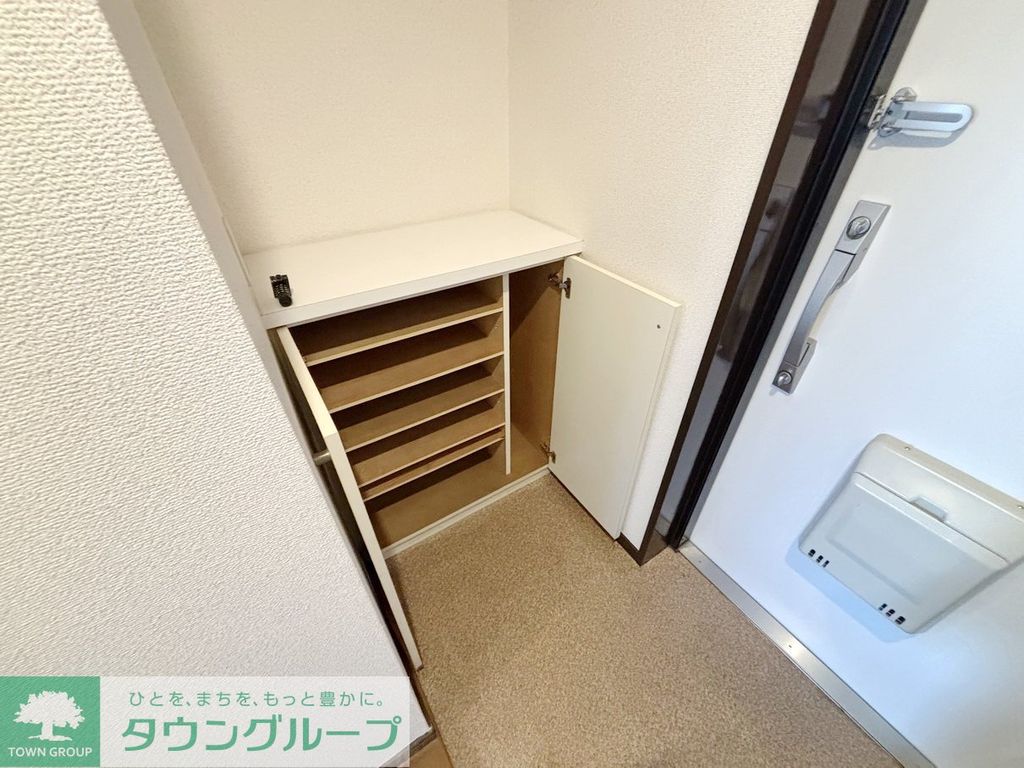 リレント谷塚の玄関写真