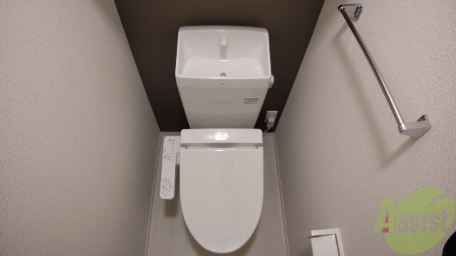 トイレ　温水洗浄便座付きのトイレは、使用しやすくうれしいですね。