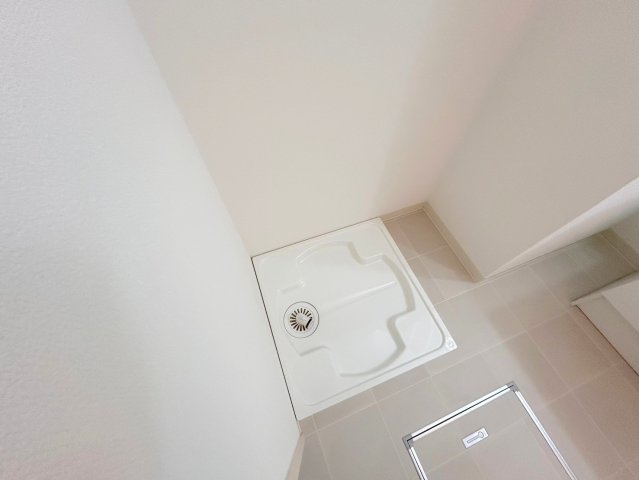 その他設備　嬉しい室内洗濯機置場。これで洗濯機も長持ちしますね。