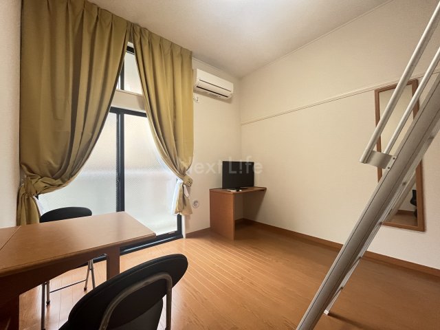 レオパレスレジデンス光丘の居間写真
