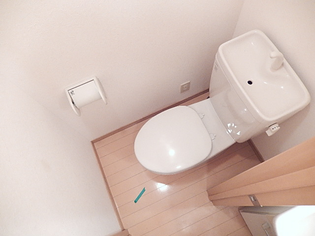 コンフォートベネフィス高宮6のトイレ写真