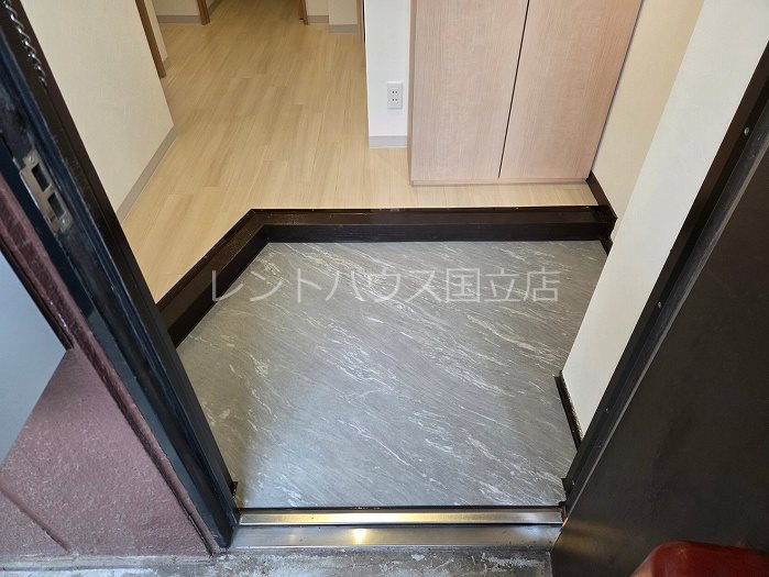 ＪＲ中央線 国分寺駅 徒歩6分 3階建 築42年の玄関写真