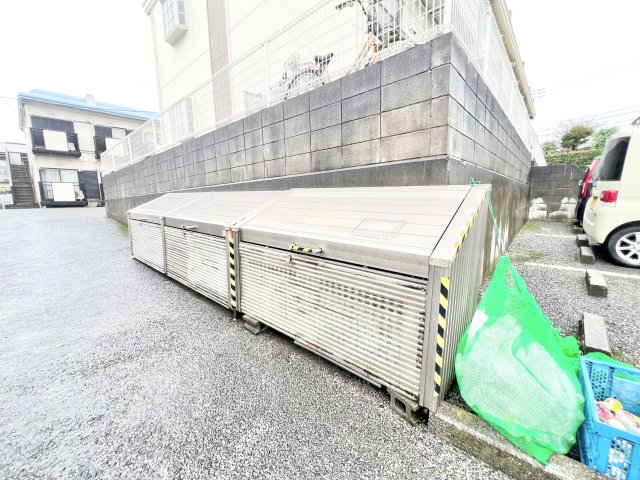 ＪＲ総武線 西千葉駅 バス乗車時間：19分 最寄りバス停で下車 徒歩4分 2階建 築36年の外観写真