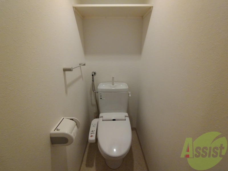 トイレ　ウォシュレット機能がついたトイレです。安心して使用できますね