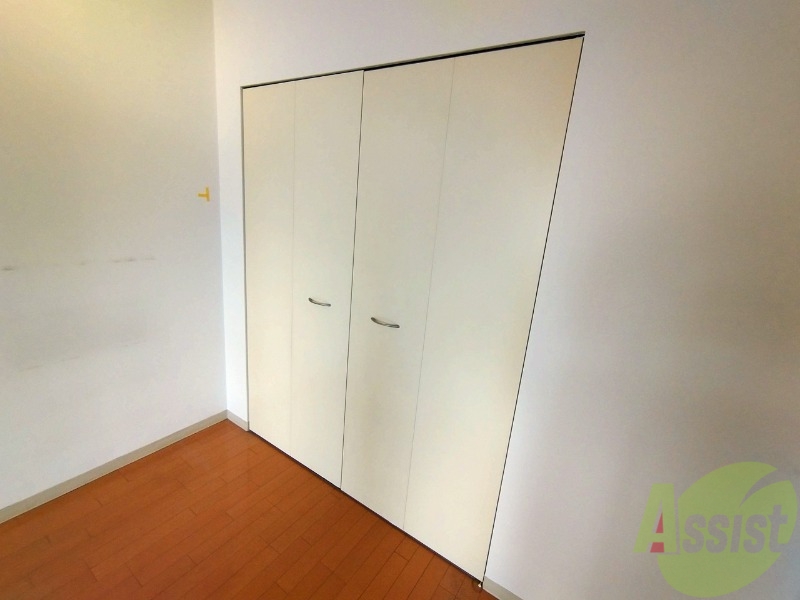 収納　寝室にあったクローゼット。荷物がたくさんあっても大丈夫。