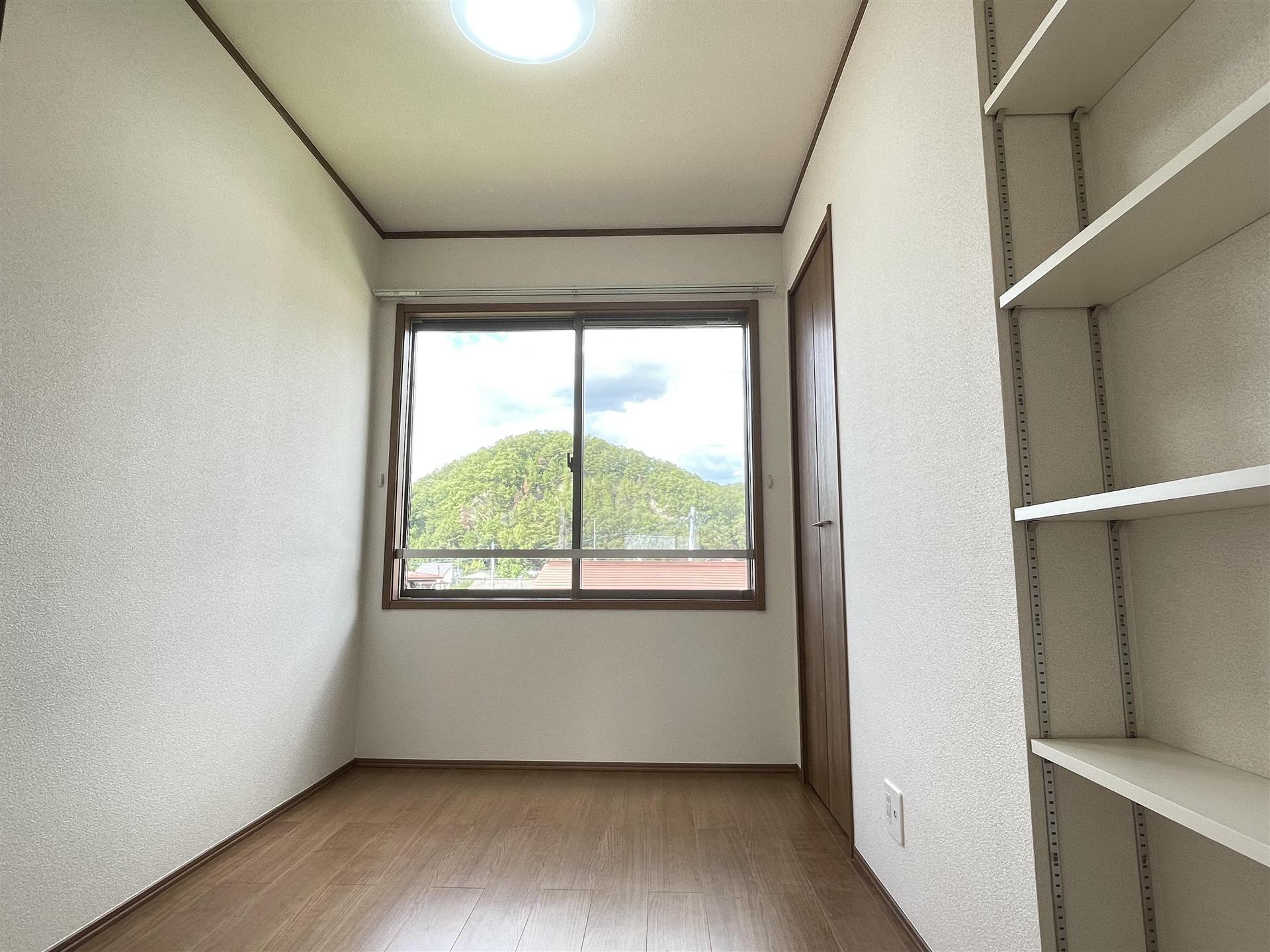 山形市 2階建 築2年の内装写真
