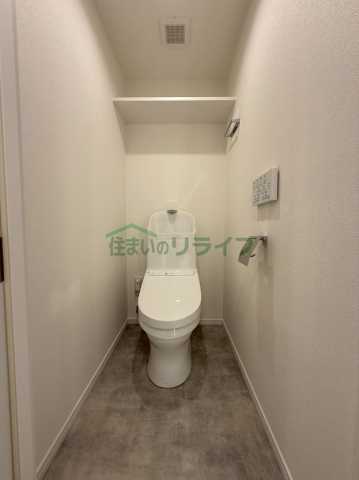 トイレ　別階層の参考写真になります。