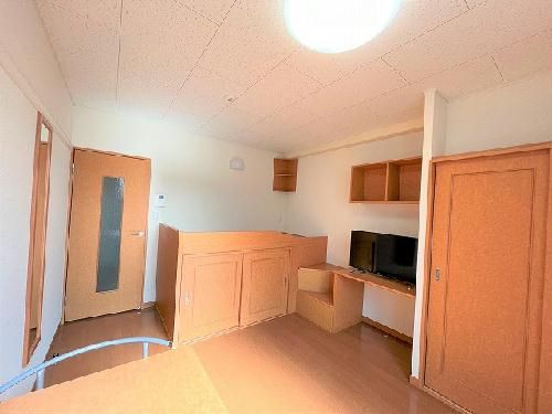 レオパレスアイズの居間写真