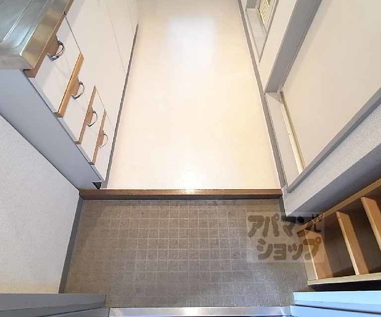 ヴェルメゾン今出川の玄関写真