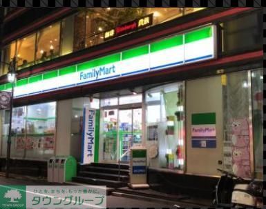 コンビニ　ファミリーマート代々木駅西店（コンビニ）まで120m