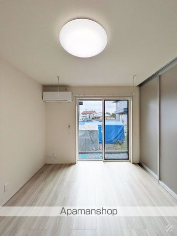 residence歌川町 A棟の居間写真