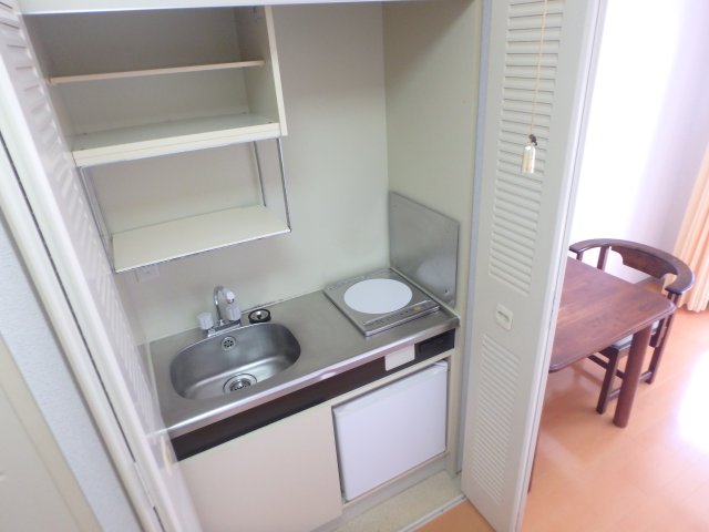 キッチン　コンパクトなキッチンで掃除もラクラク