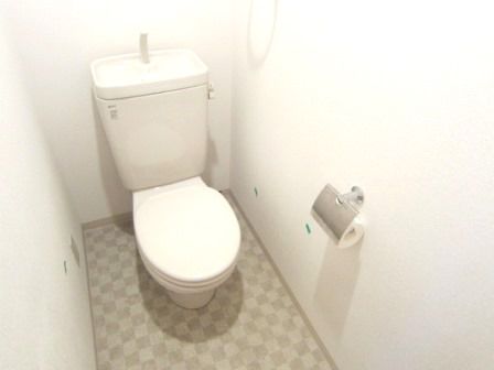 地下鉄御堂筋線 中津駅 徒歩1分 9階建 築21年のトイレ写真