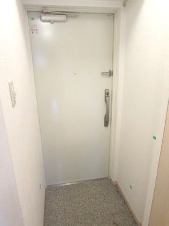 地下鉄御堂筋線 中津駅 徒歩1分 9階建 築21年の玄関写真