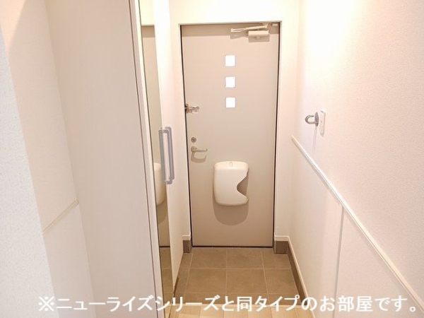 玄関　※完成前のため、写真は別物件かつ同シリーズの室内写真を掲載し