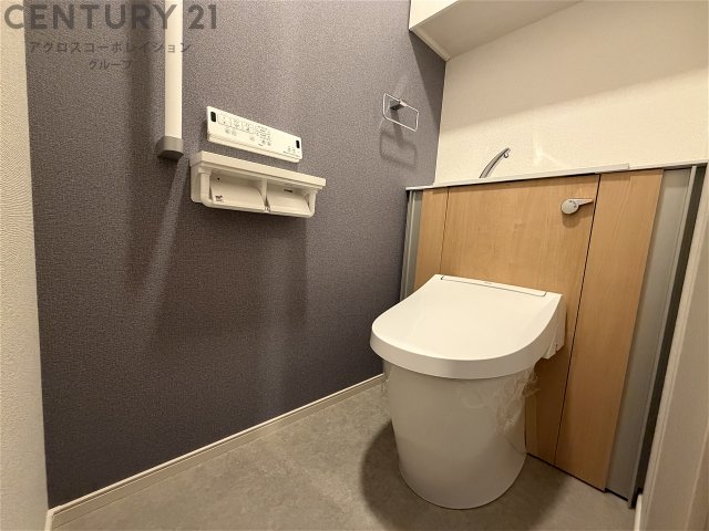 トイレ　温水洗浄便座付きのトイレです♪
