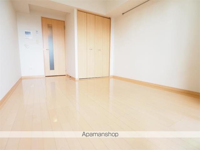 レジディア島津山の居間写真