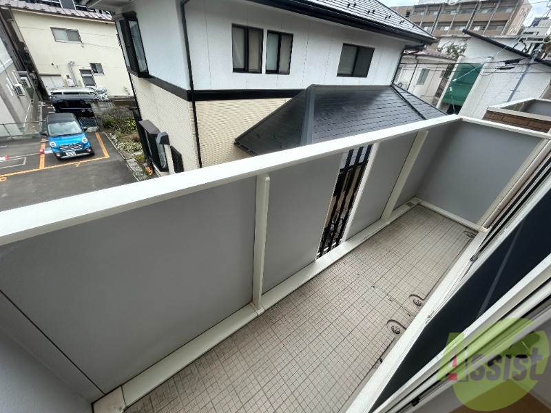 バルコニー　バルコニーは南向きです。暖かい日差しが望めそうですね。