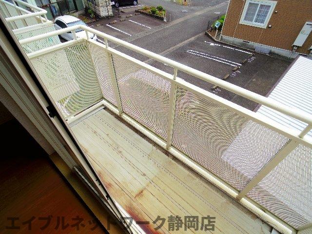 バルコニー　陽当たり良好なバルコニーです