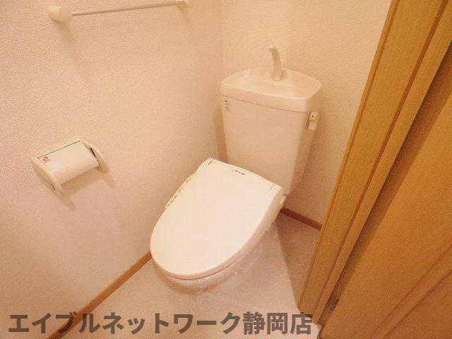 トイレ　清潔感のあるトイレです