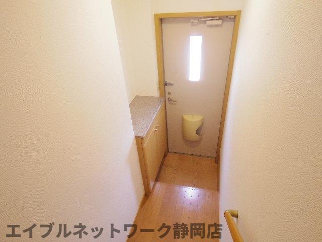 玄関　収納もある玄関です