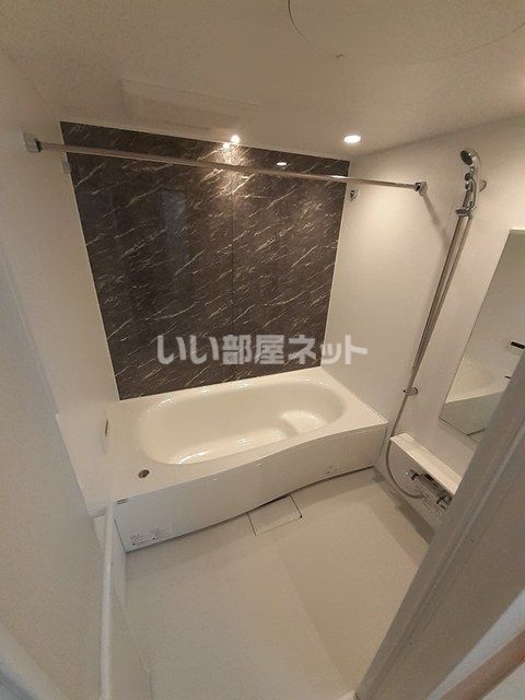 名鉄三河線 三河高浜駅 徒歩16分 2階建 築3年の風呂写真