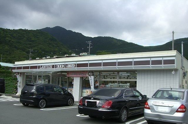 コンビニ　ローソン仙石原店（コンビニ）まで1000m