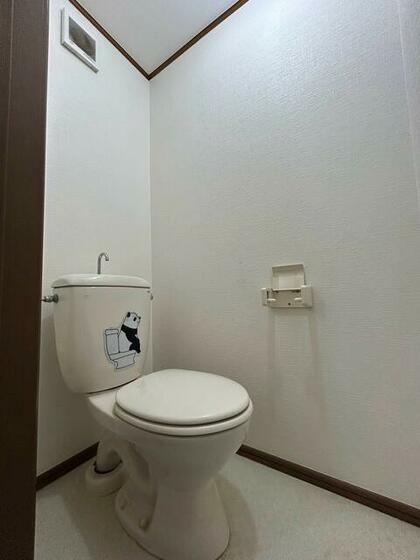 トイレ　クリーニング前の写真です。