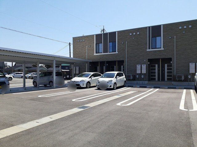 駐車場　駐車場があるので、車を買う予定の方も安心です