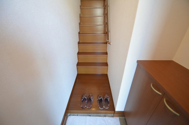 玄関　収納付玄関