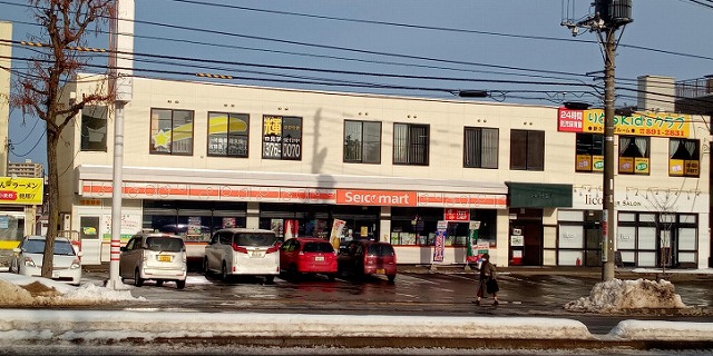 コンビニ　セイコーマート新札幌店（コンビニ）まで700m