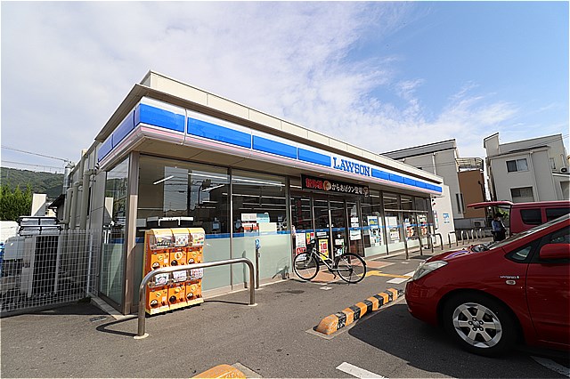 コンビニ　ローソン東大阪中石切町四丁目店（コンビニ）まで200m