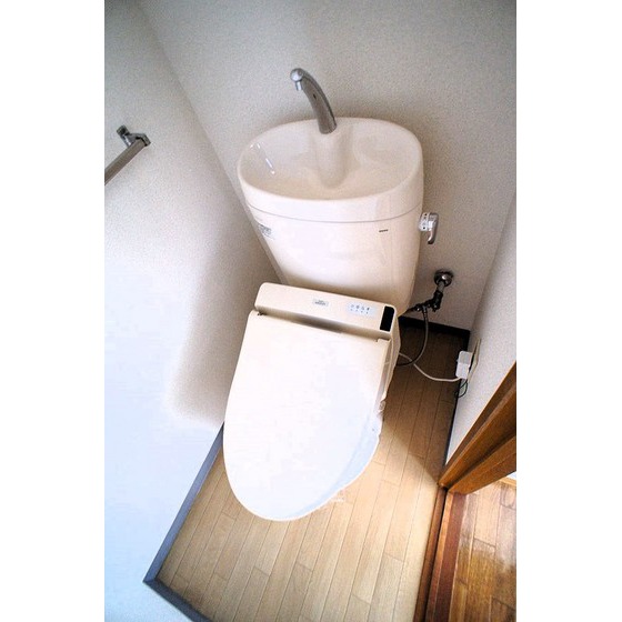 トイレ　温水洗浄機能付き便座