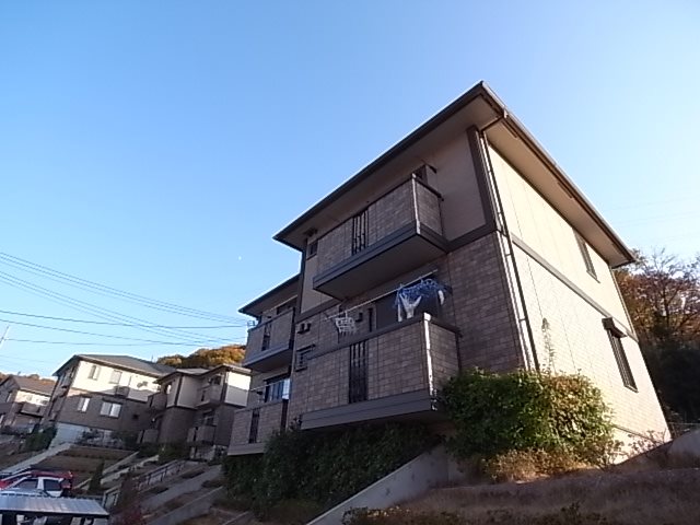 【神戸市北区谷上南町のアパートの建物外観】