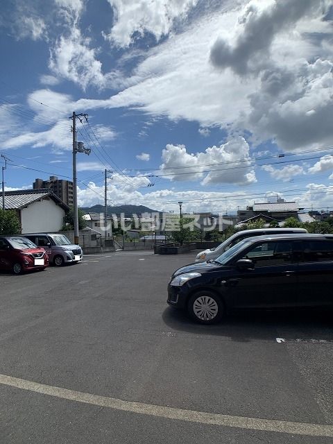 【マリベール屋島の駐車場】