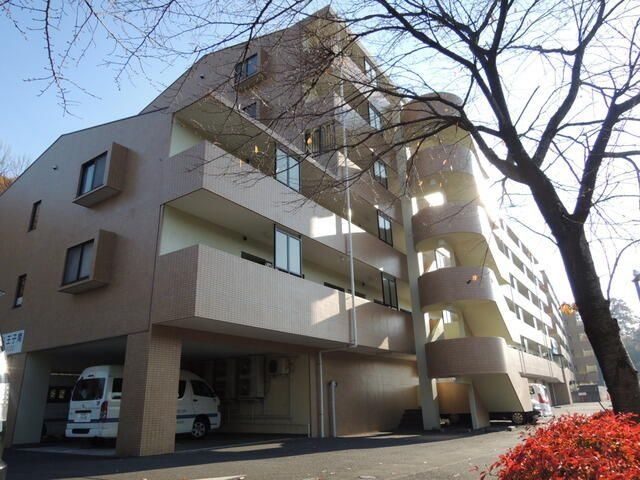 【八王子市寺田町のマンションの建物外観】