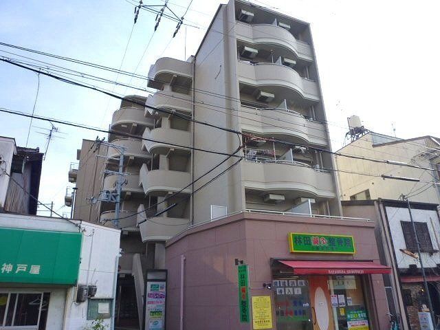 東大阪市小阪本町のマンションの建物外観