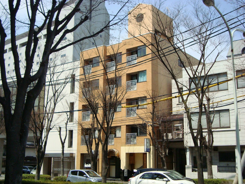 松本市本庄のマンションの建物外観