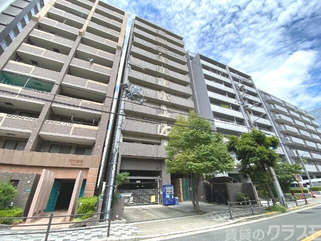建物外観　公共交通機関へ徒歩８分！通勤通学に便利なマンションです♪