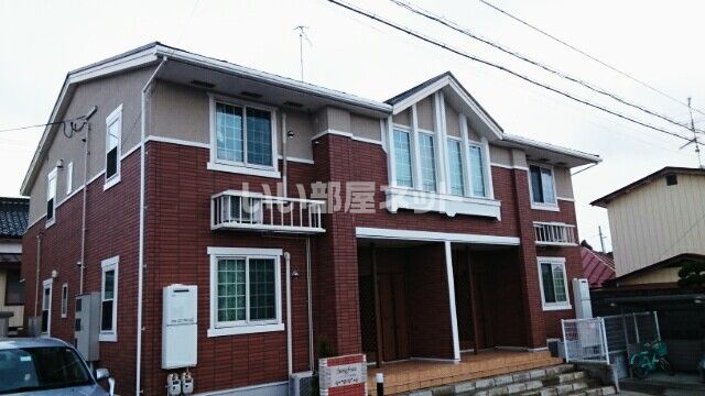 登米市迫町新田のアパートの建物外観