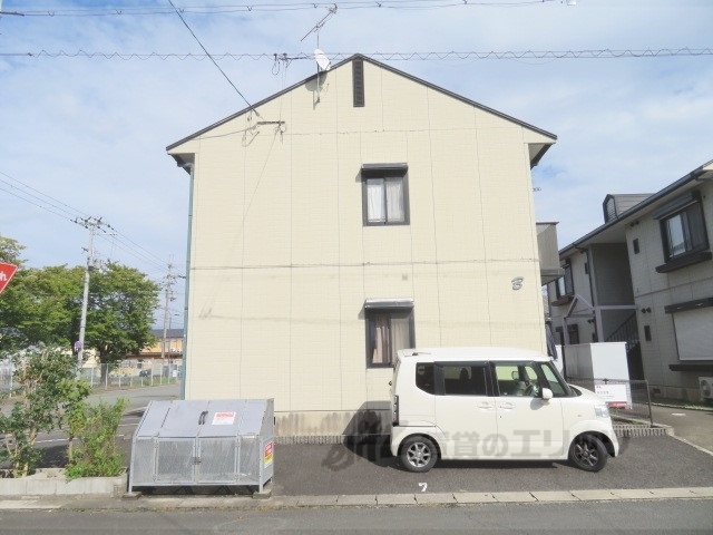 福知山市問屋町のアパートの建物外観