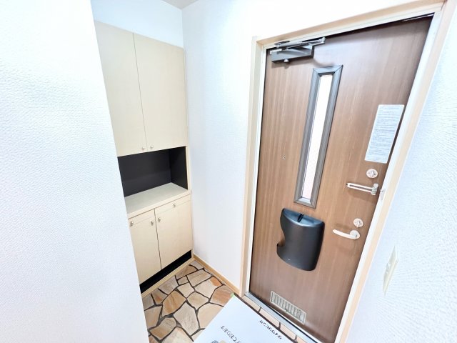 玄関　※別部屋参考写真