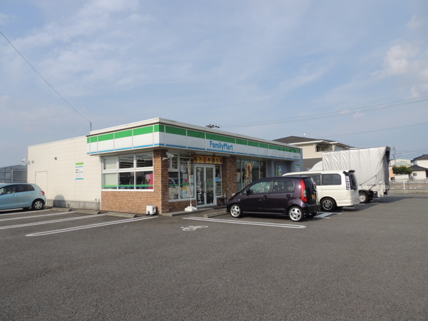 コンビニ　ファミリーマート大分大在北1丁目店（コンビニ）まで687m