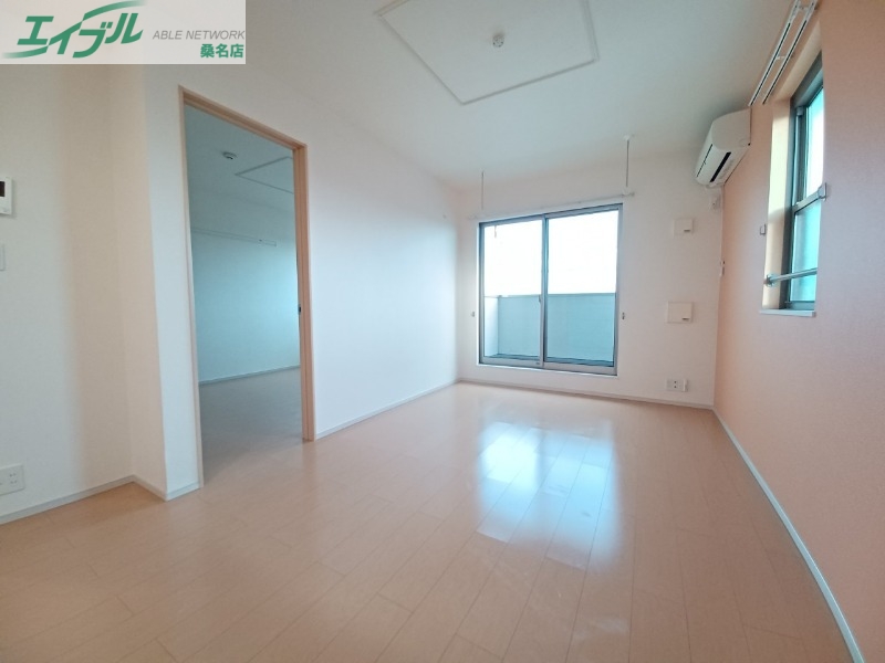 居室・リビング　反転タイプ参考写真