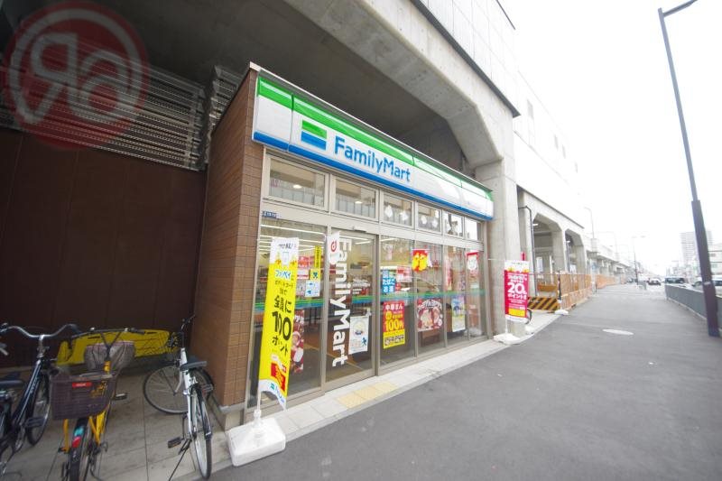 コンビニ　ファミリーマート京屋河内花園駅前店（コンビニ）まで586m