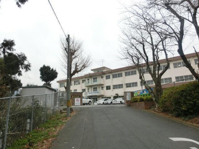中学校　香月中学校（中学校）まで880m
