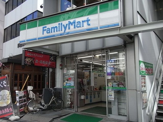 コンビニ　ファミリーマート（コンビニ）まで300m